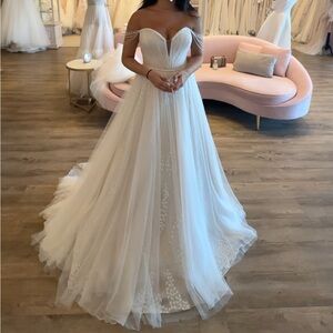 A line wedding dress